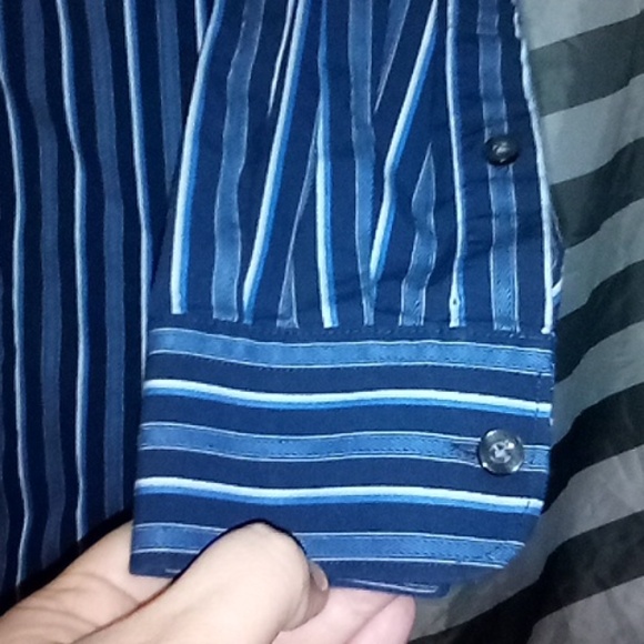 Perry Ellis Medium Men's Long Sleeve Button Up Dress Shirt Blue/White Stripes - Picture 7 of 8